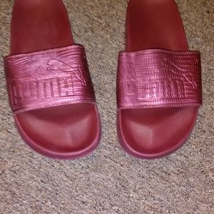 Woman's Puma Sandals size 8-10
